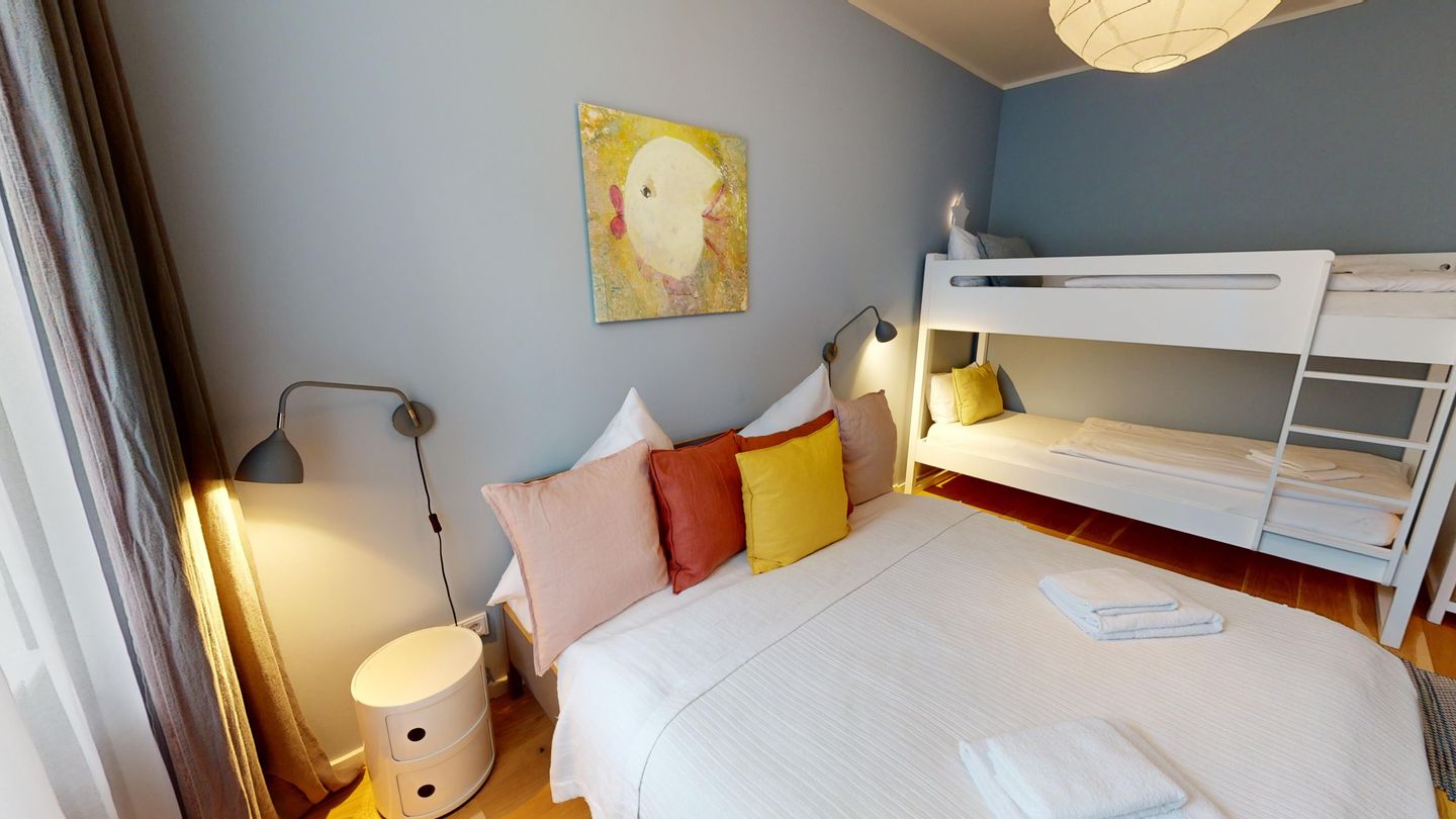 Luxus-Ferienwohnung für 4 Erwachsene & 2 Kinder mit Terrasse und Meerblick