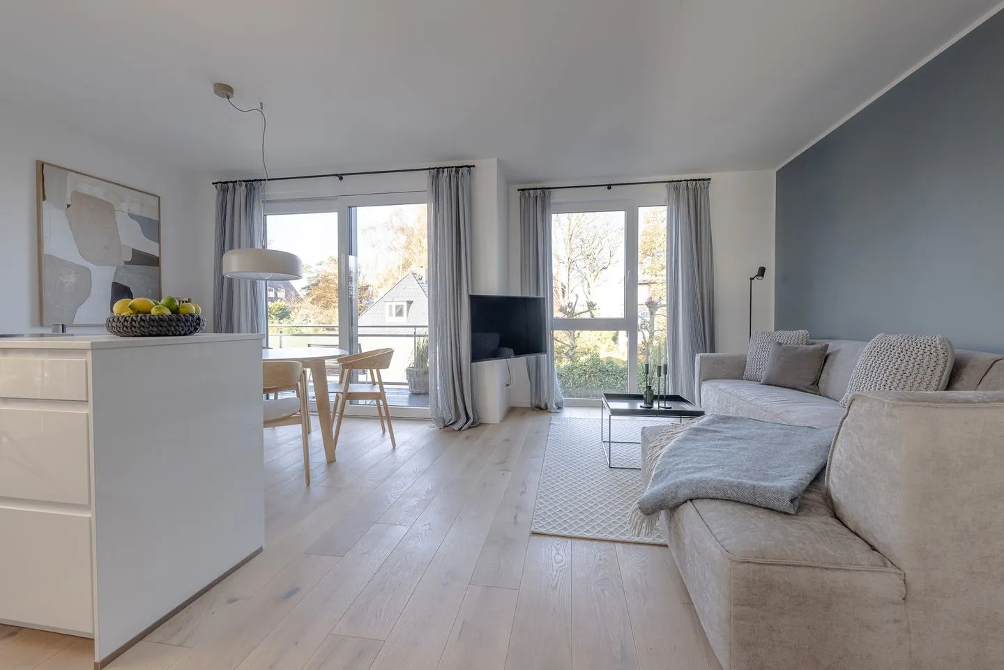 Strandglück - mit Balkon & Meerblick, direkt am Strand - Wohnzimmer