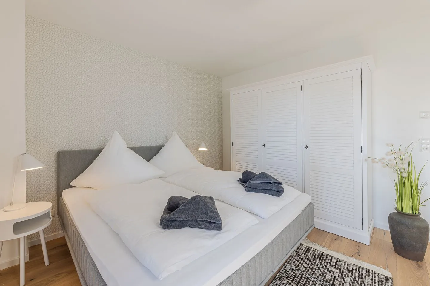 Strandglück - mit Balkon & Meerblick, direkt am Strand - Schlafzimmer
