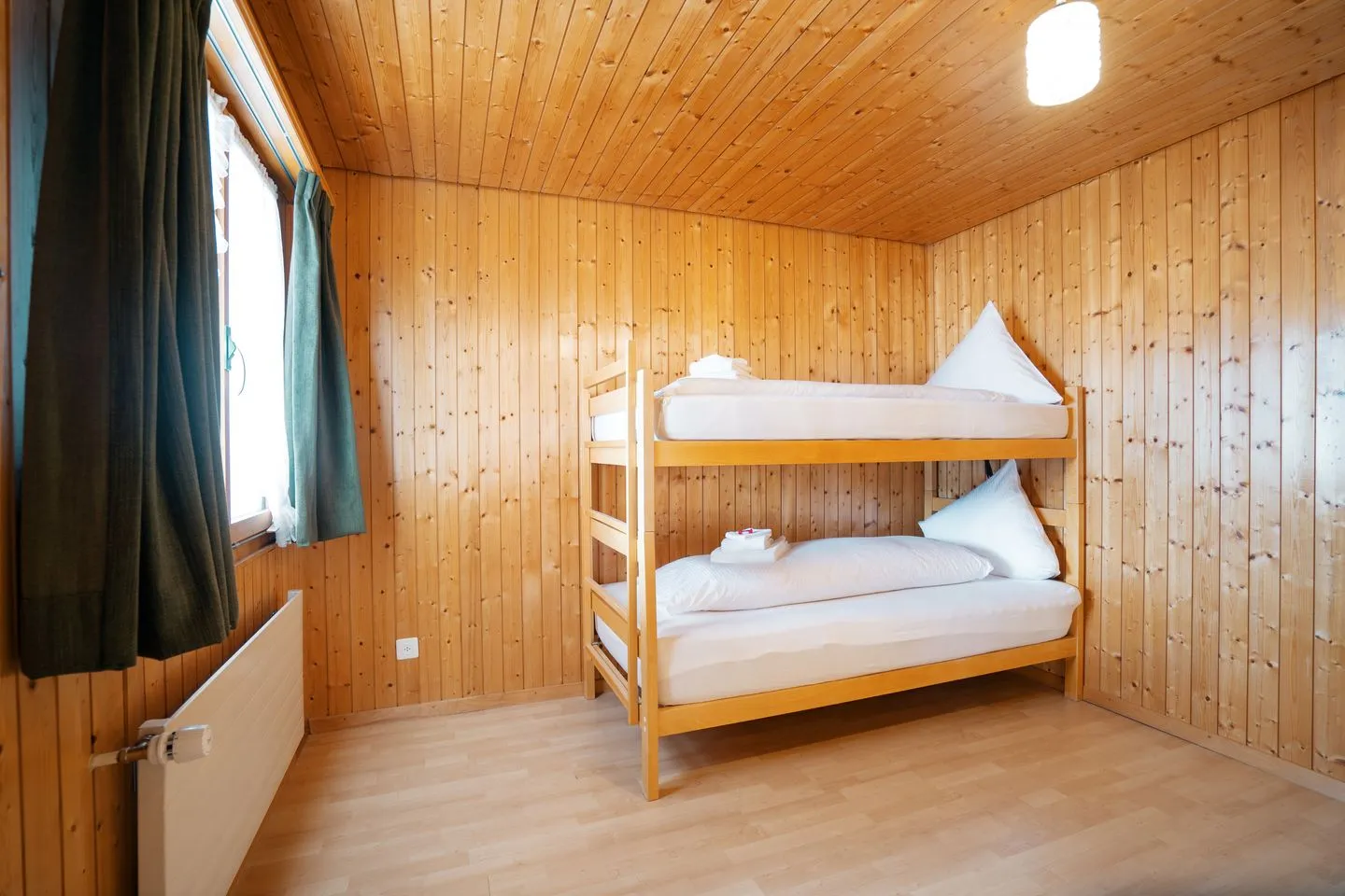 Apartment Bergdohle Amden - Schlafzimmer mit Etagenbett