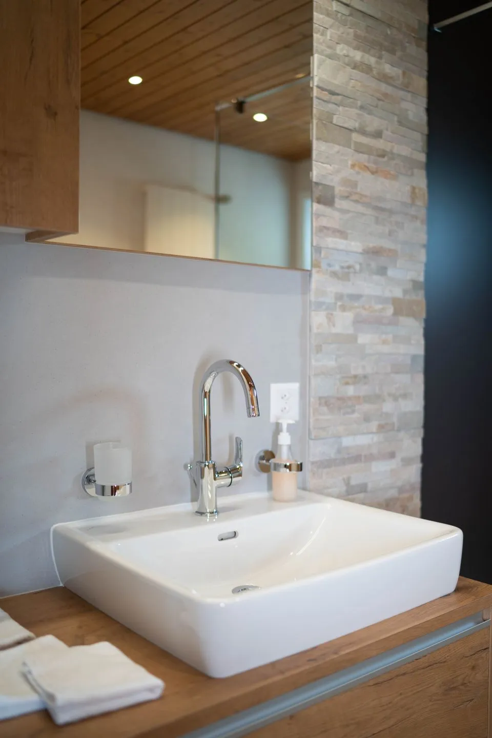 Apartment Bergdohle Amden - Lavabos im Badezimmer