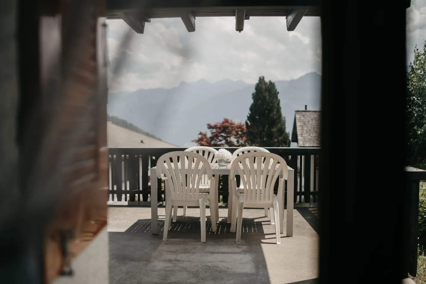 Apartment Bergdohle Amden - Terrasse mit Sitzgelegenheit
