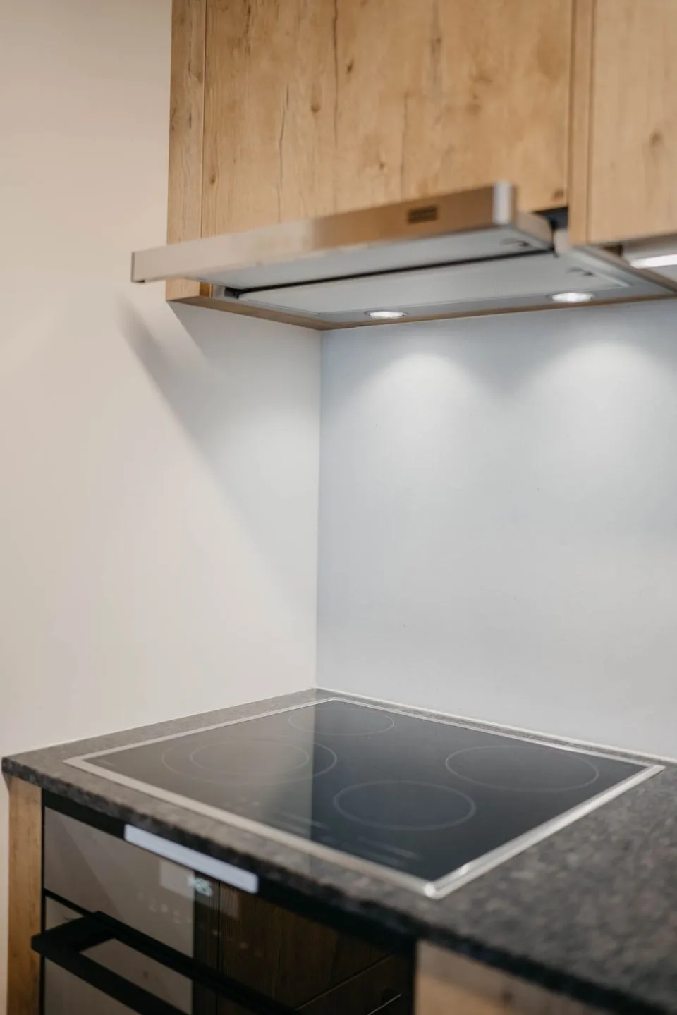 Apartment Bergdohle Amden - Küche mit Herdplatte