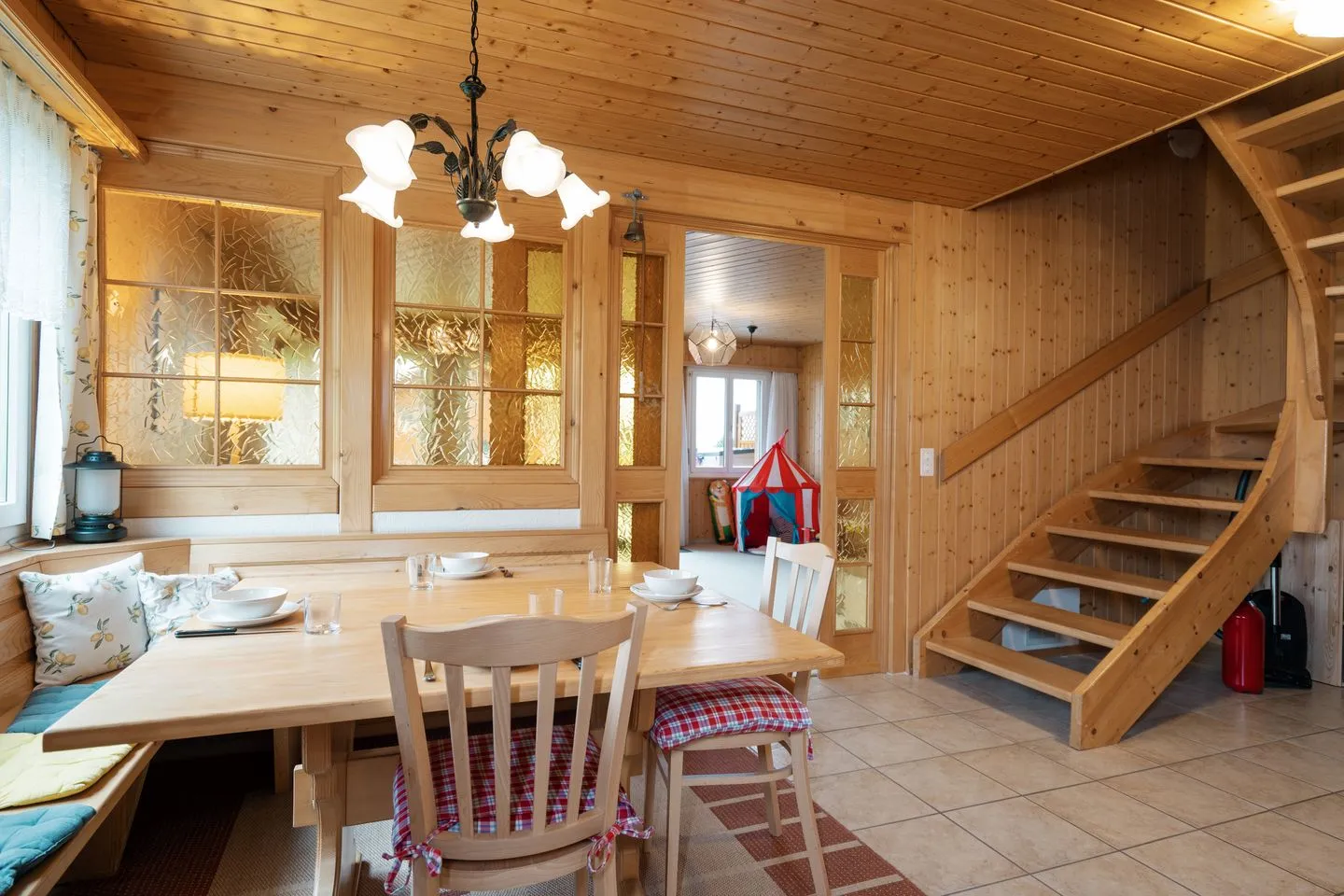 Ferienhaus Bergblick Arvenbüel - Esstisch