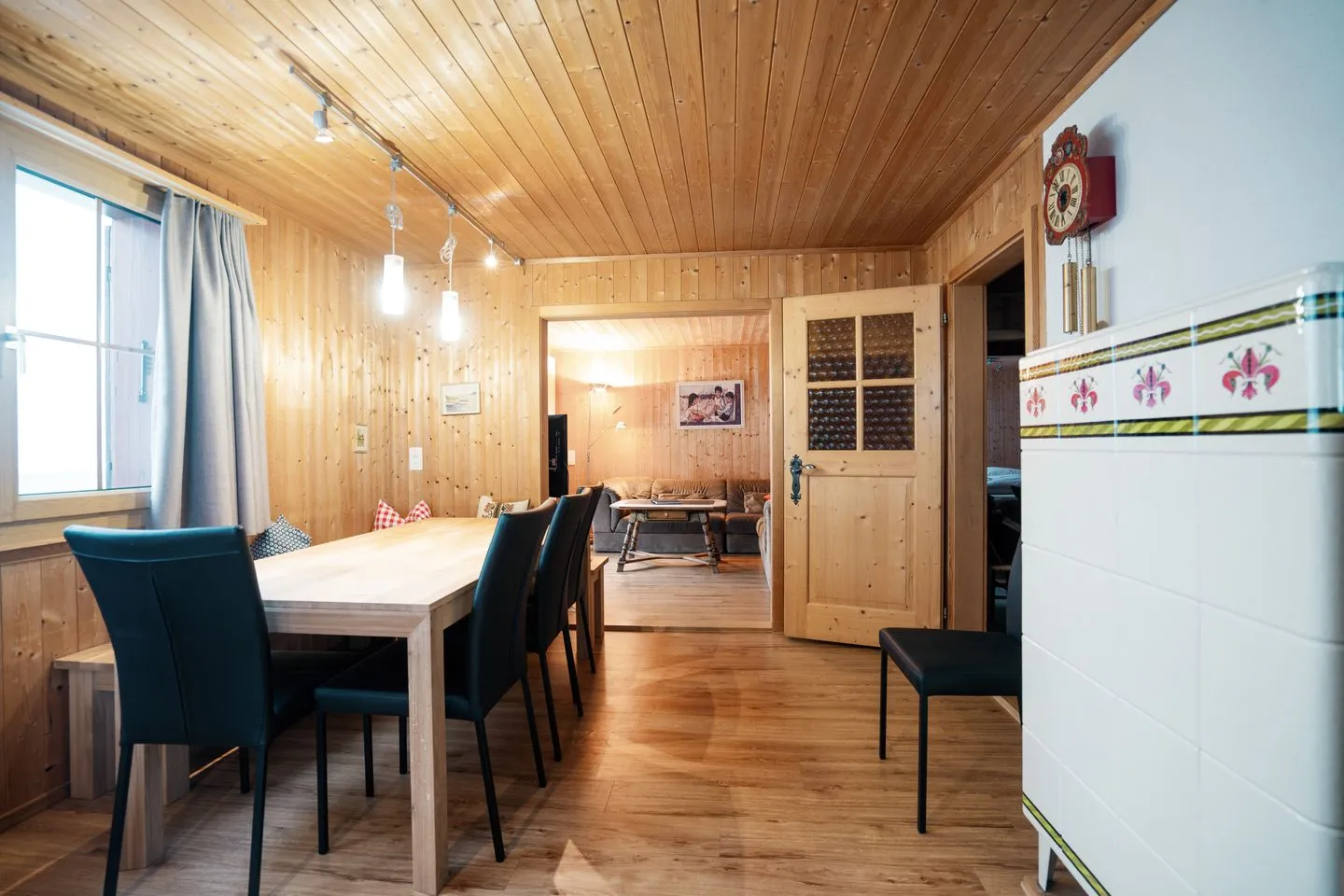 Chalet Chapfwald Arvenbüel - Esstisch