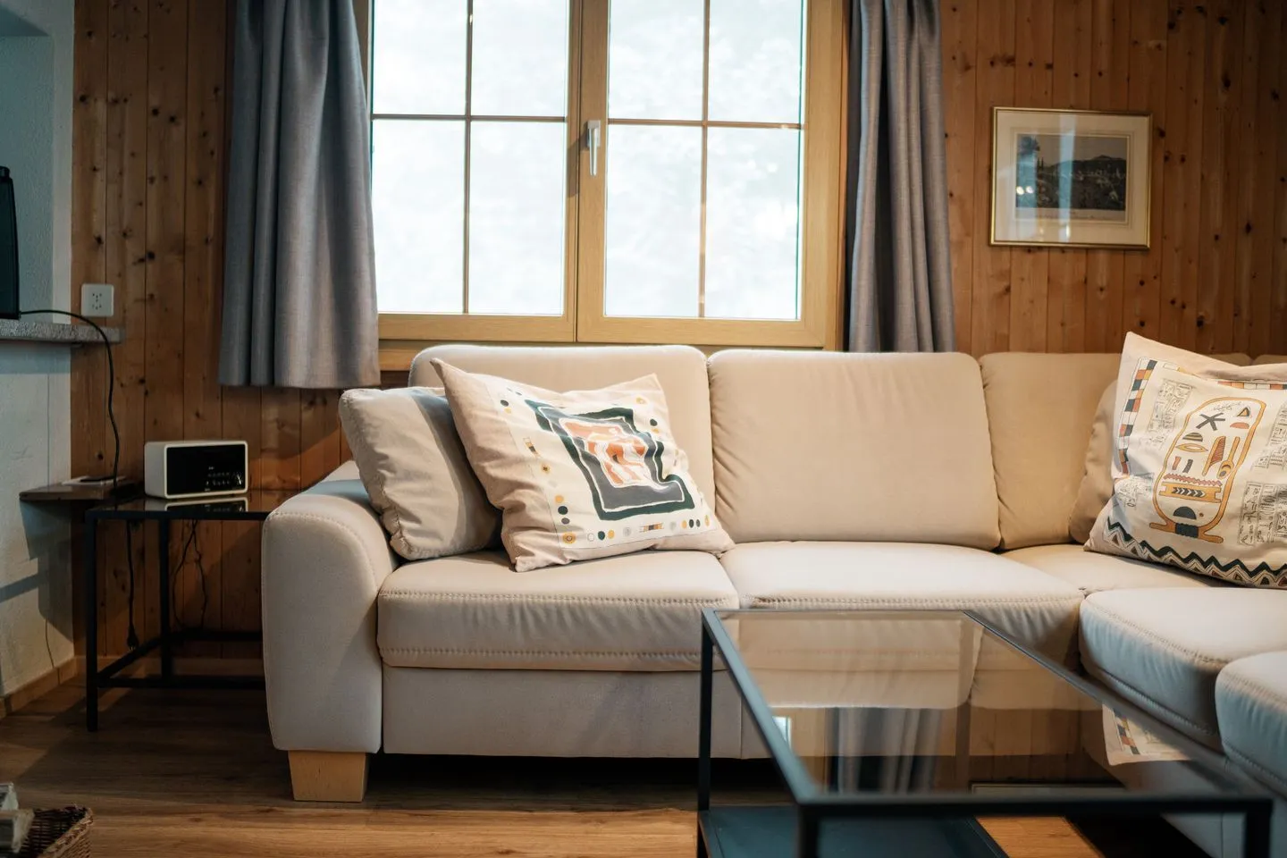 Chalet Chapfwald Arvenbüel - Sofa im Wohnzimmer