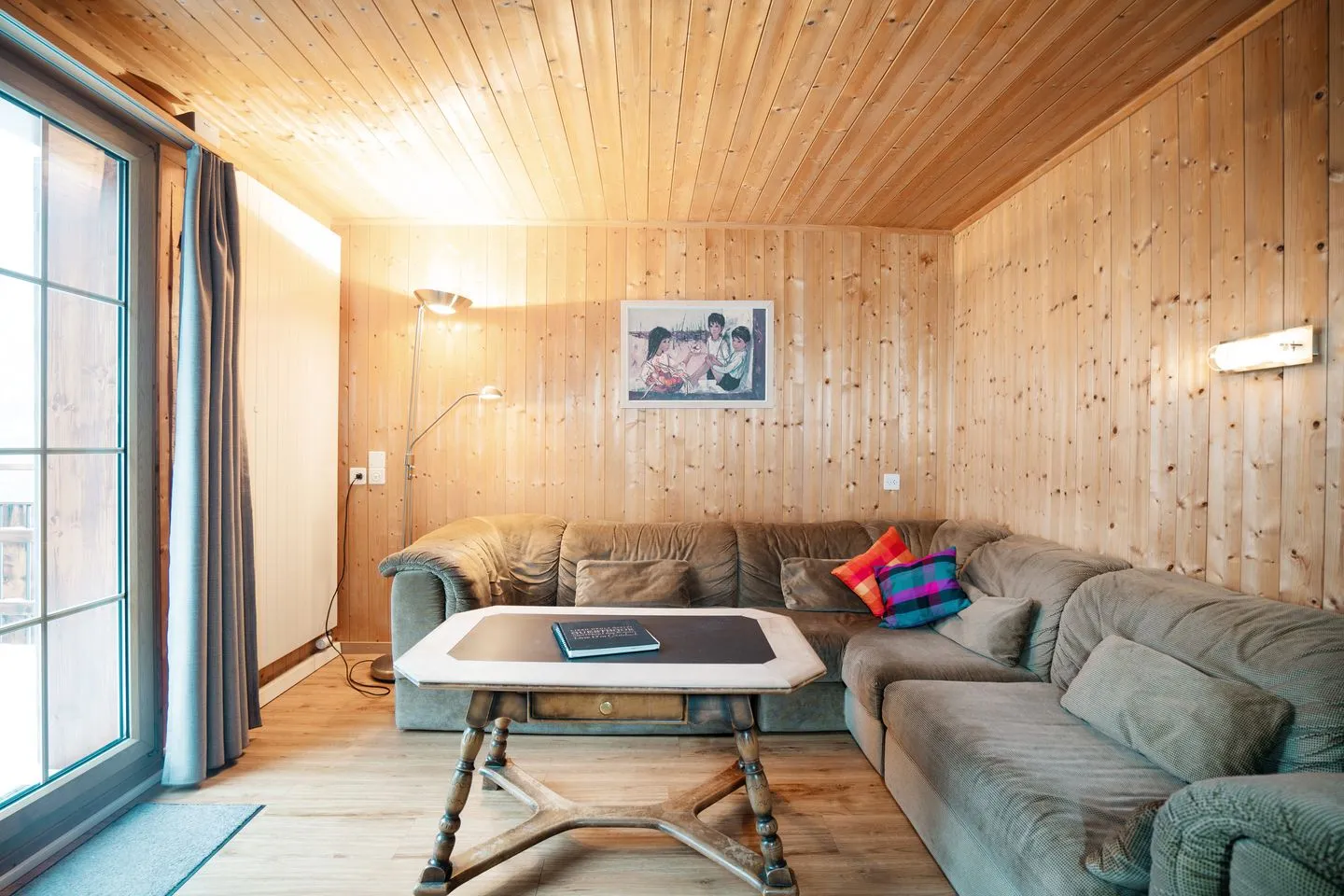 Chalet Chapfwald Arvenbüel - Sofa im Fernsehzimmer