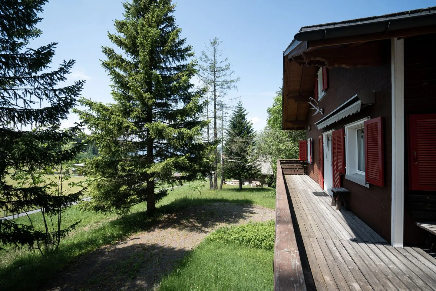 Chalet Sönderli Arvenbüel - Aussenansicht mit Balkon