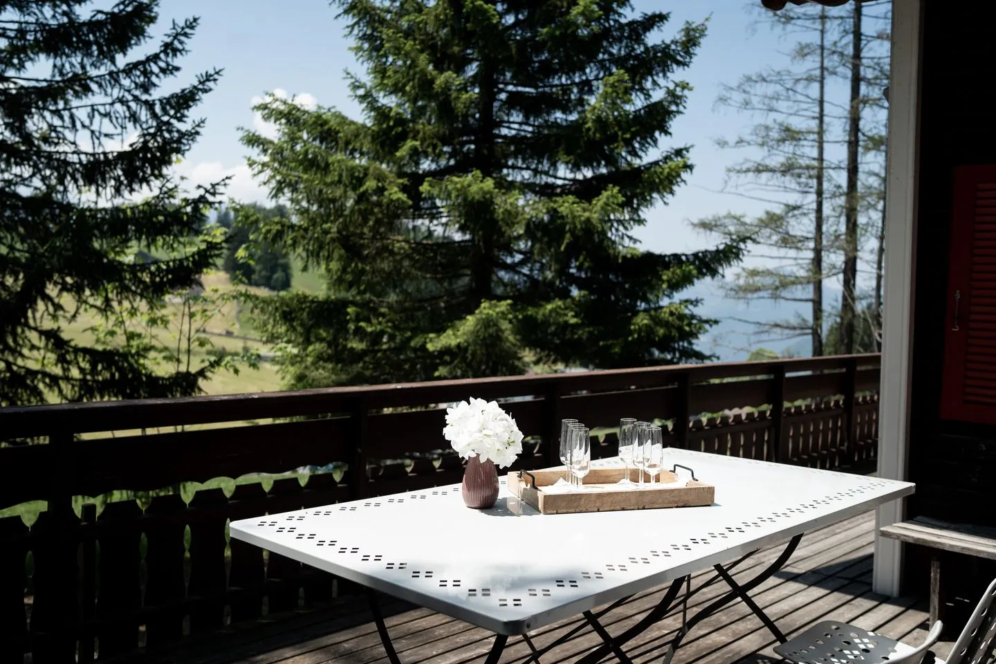Chalet Sönderli Arvenbüel - Balkon mit Tisch