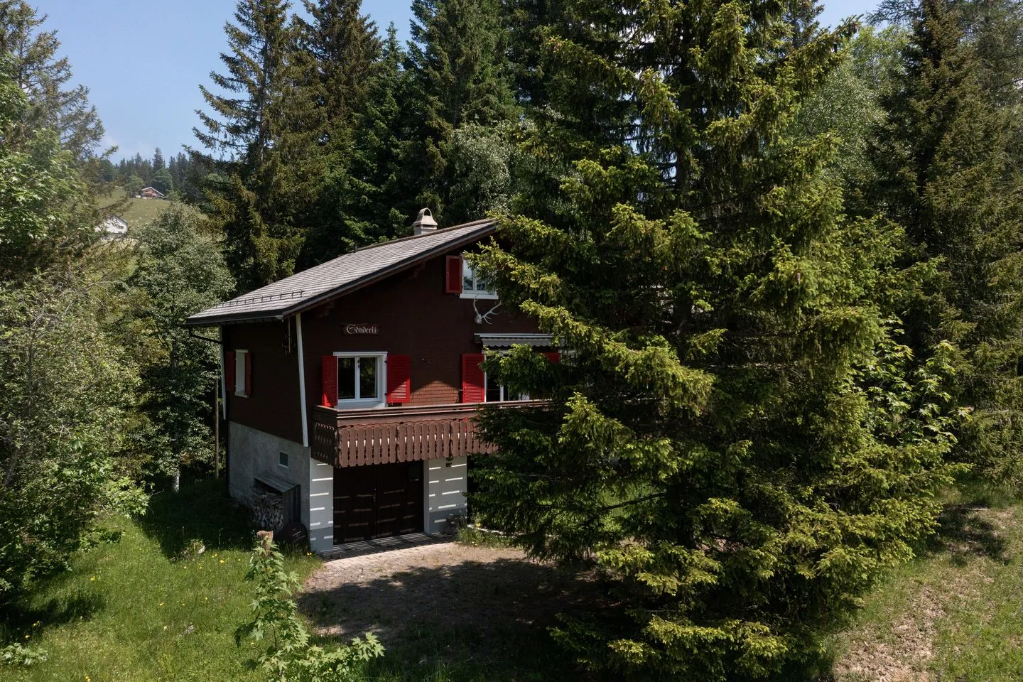 Chalet Sönderli Arvenbüel - Aussenansicht im Sommer