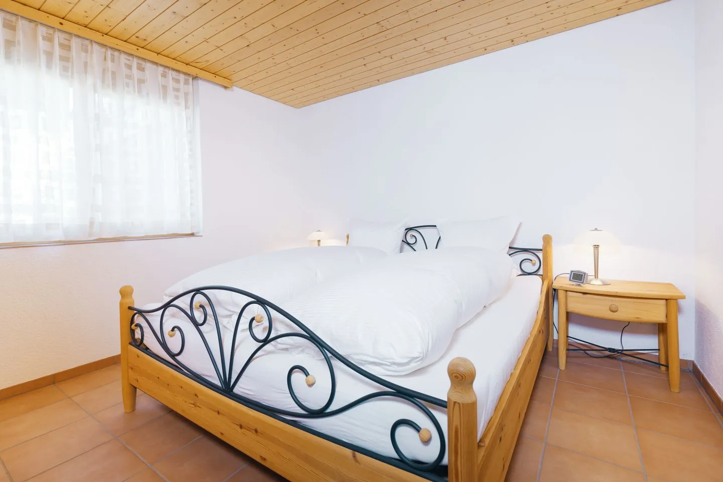 Apartment Brugg Amden - Bedroom with double bed
