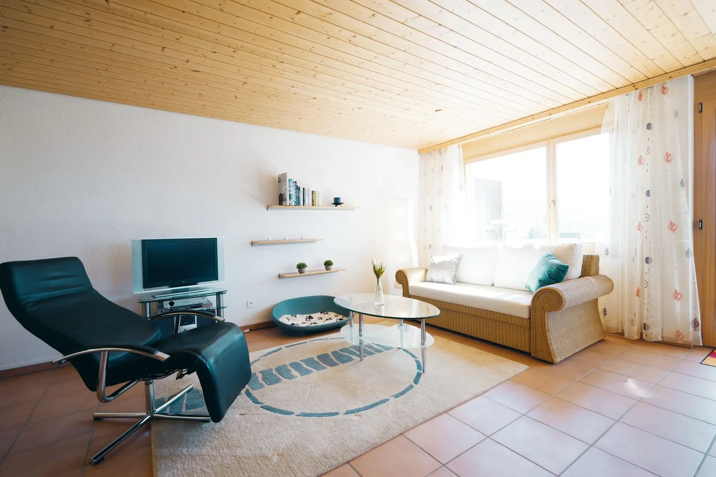 Apartment Brugg Amden - livingroom with couch