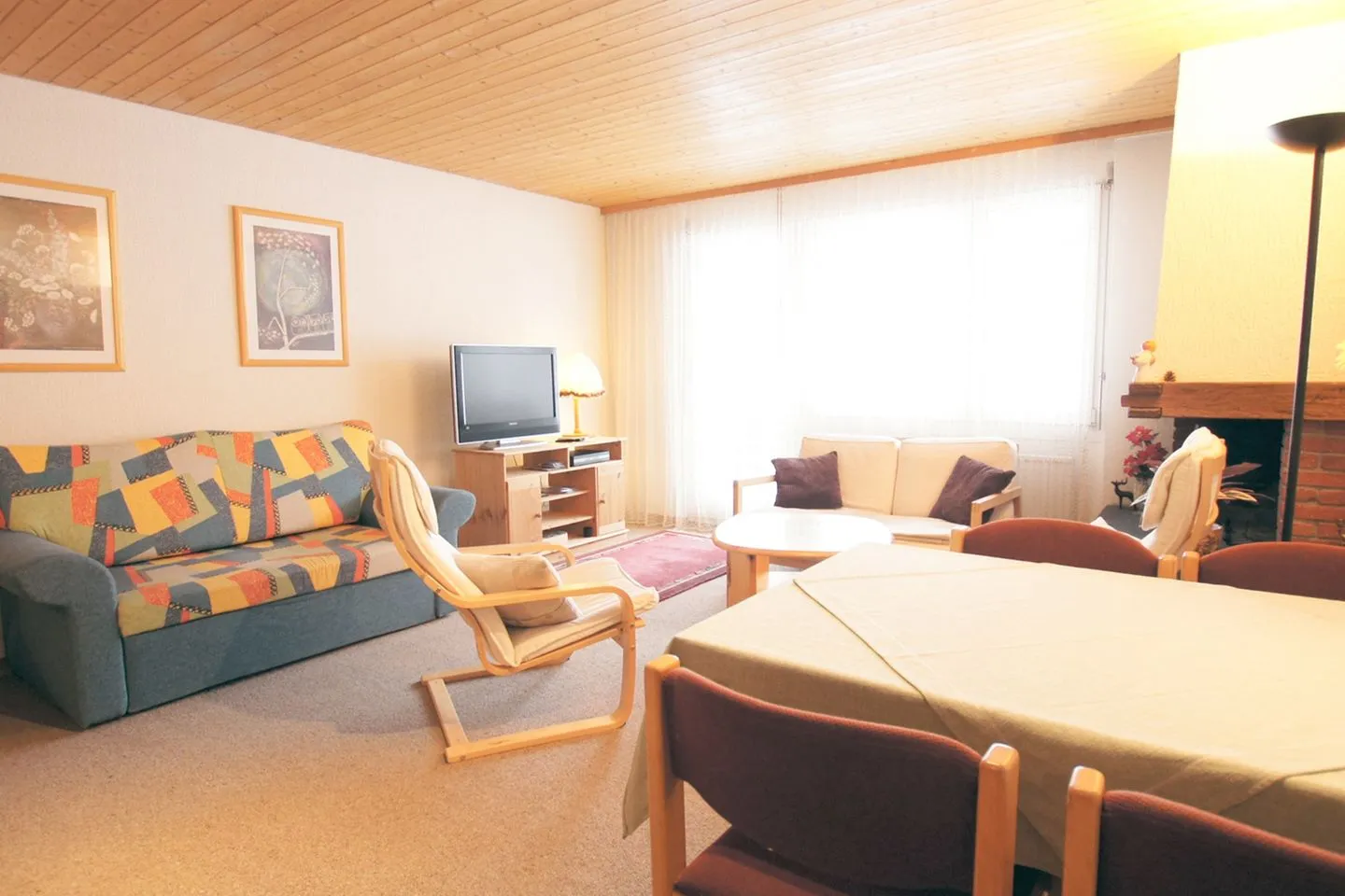 Apartment Kaiser Arvenbüel - Wohnzimmer mit Esstisch