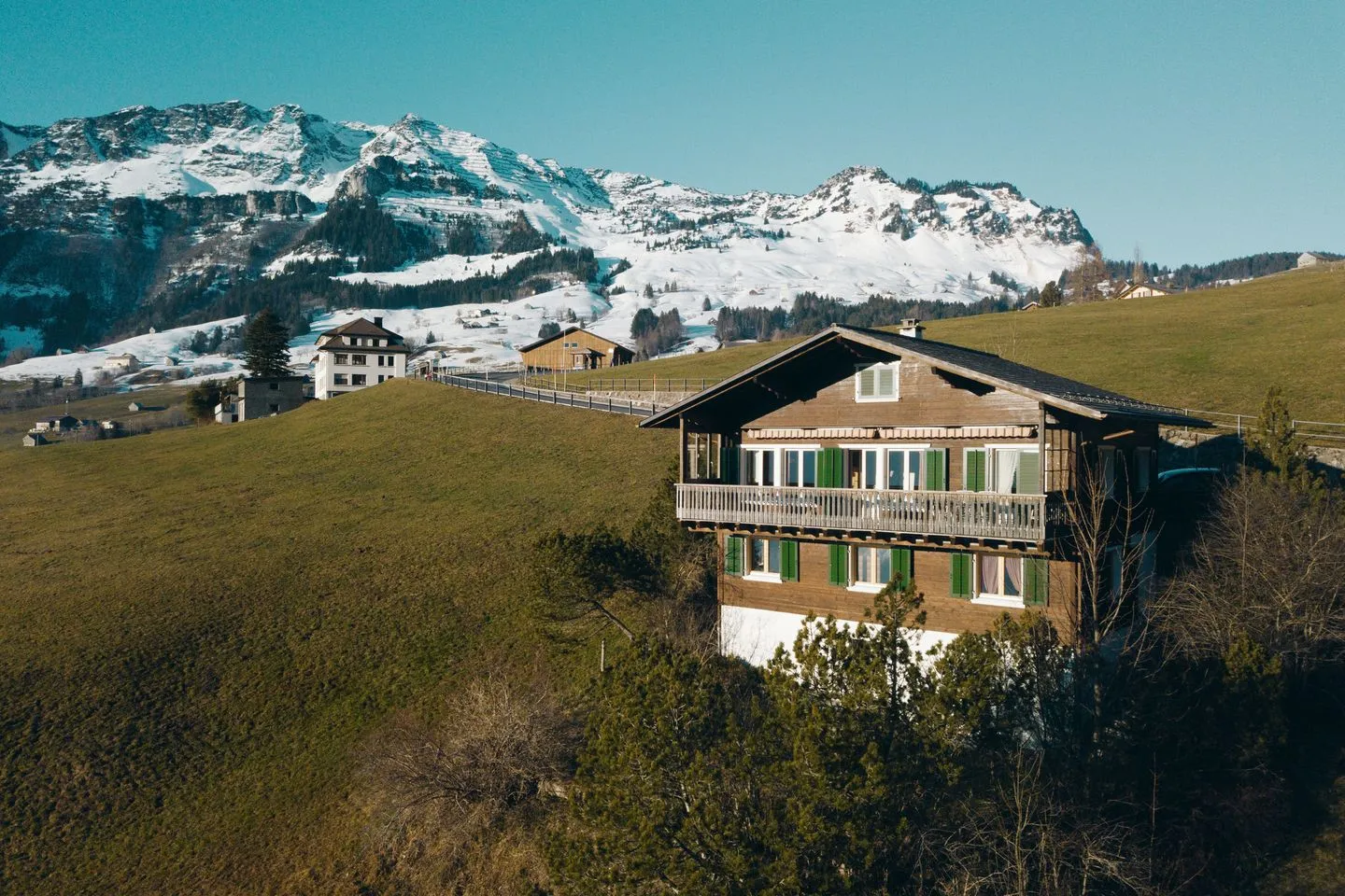 Chalet Engihalde Amden - Aussenansicht im Herbst
