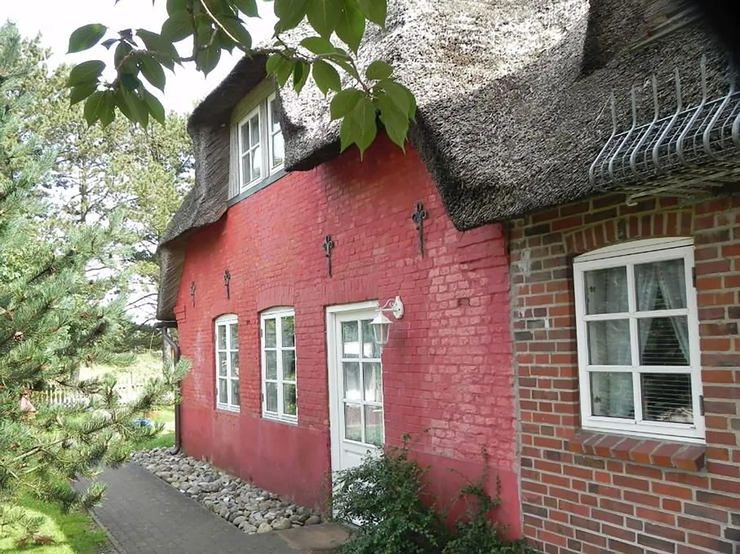 Hüs Sanskiin Ferienwohnung *Hopelfask* Süddorf auf Amrum - Fassade / Eingang