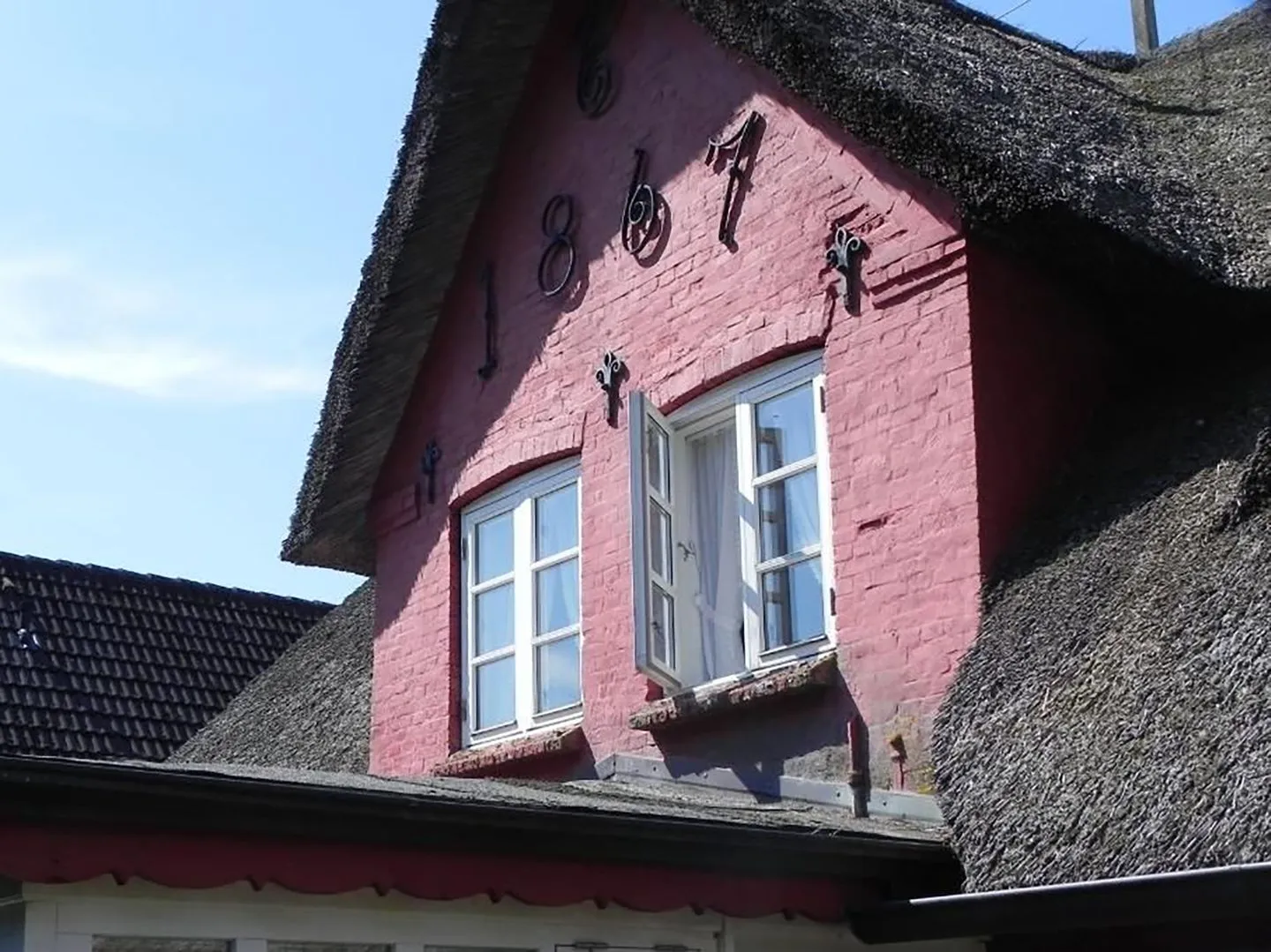 Hüs Sanskiin Ferienwohnung *Hopelfask* Süddorf auf Amrum - Fassade / Eingang
