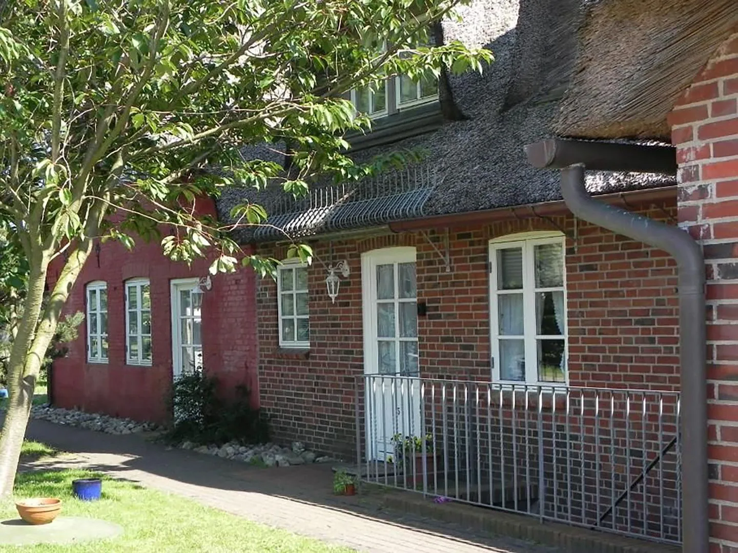 Hüs Sanskiin Ferienwohnung *Hopelfask* Süddorf auf Amrum - Fassade / Eingang