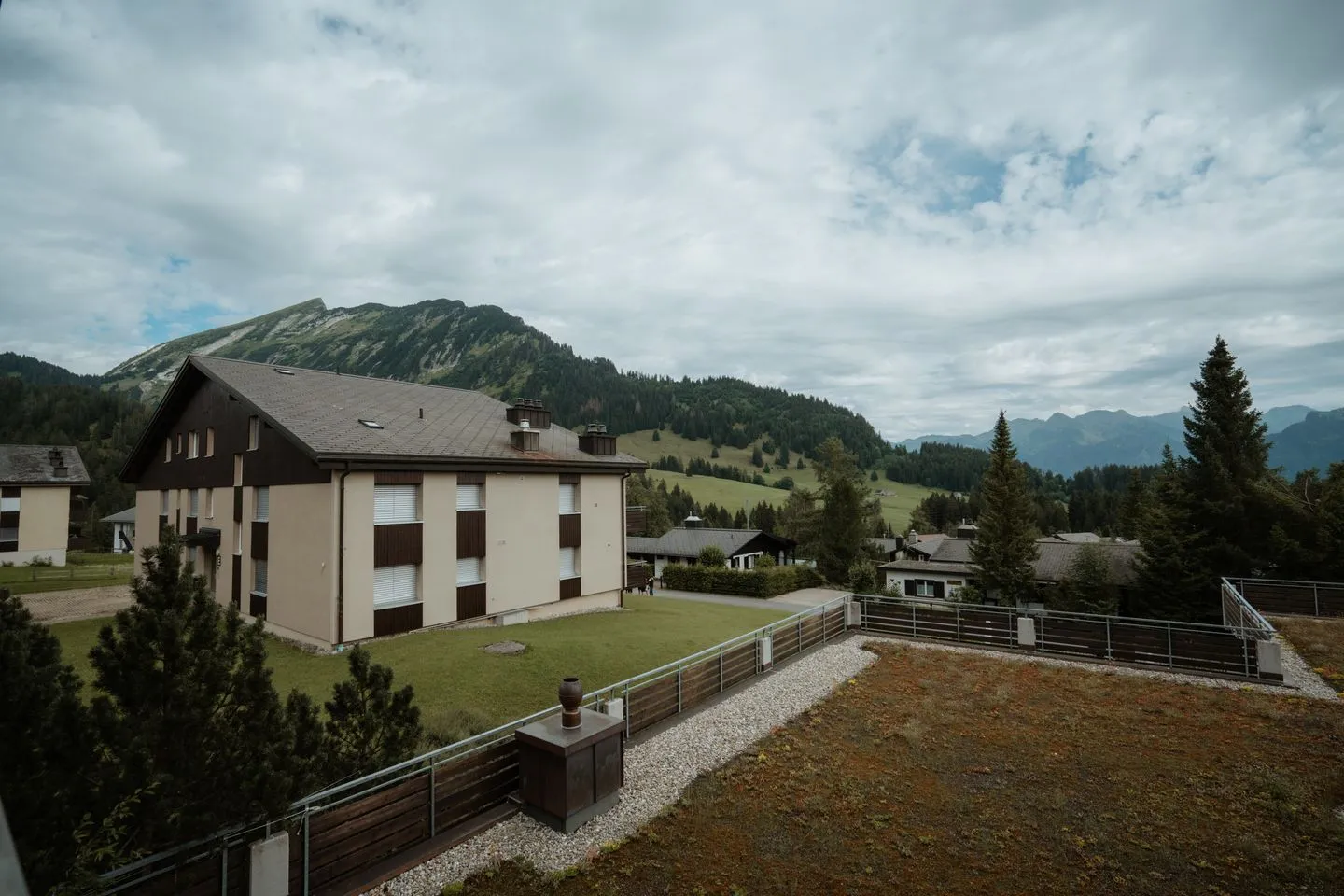 Apartment Alpenglühen Arvenbüel - View on Leistchamm Mountain