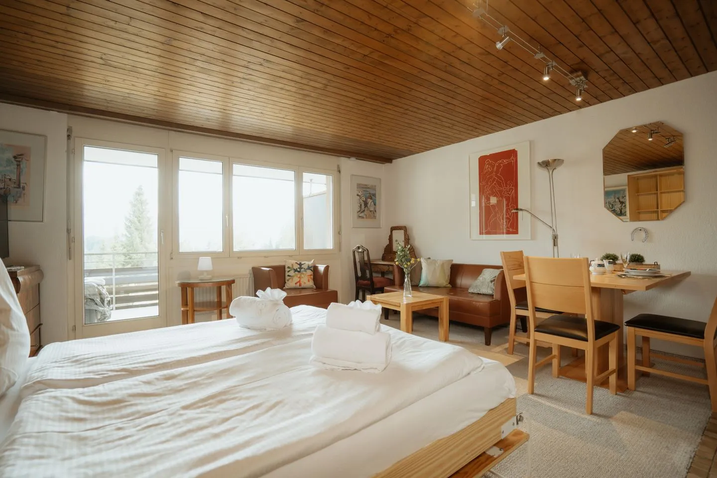 Apartment Alpenglühen Arvenbüel - Living- and Bedroom