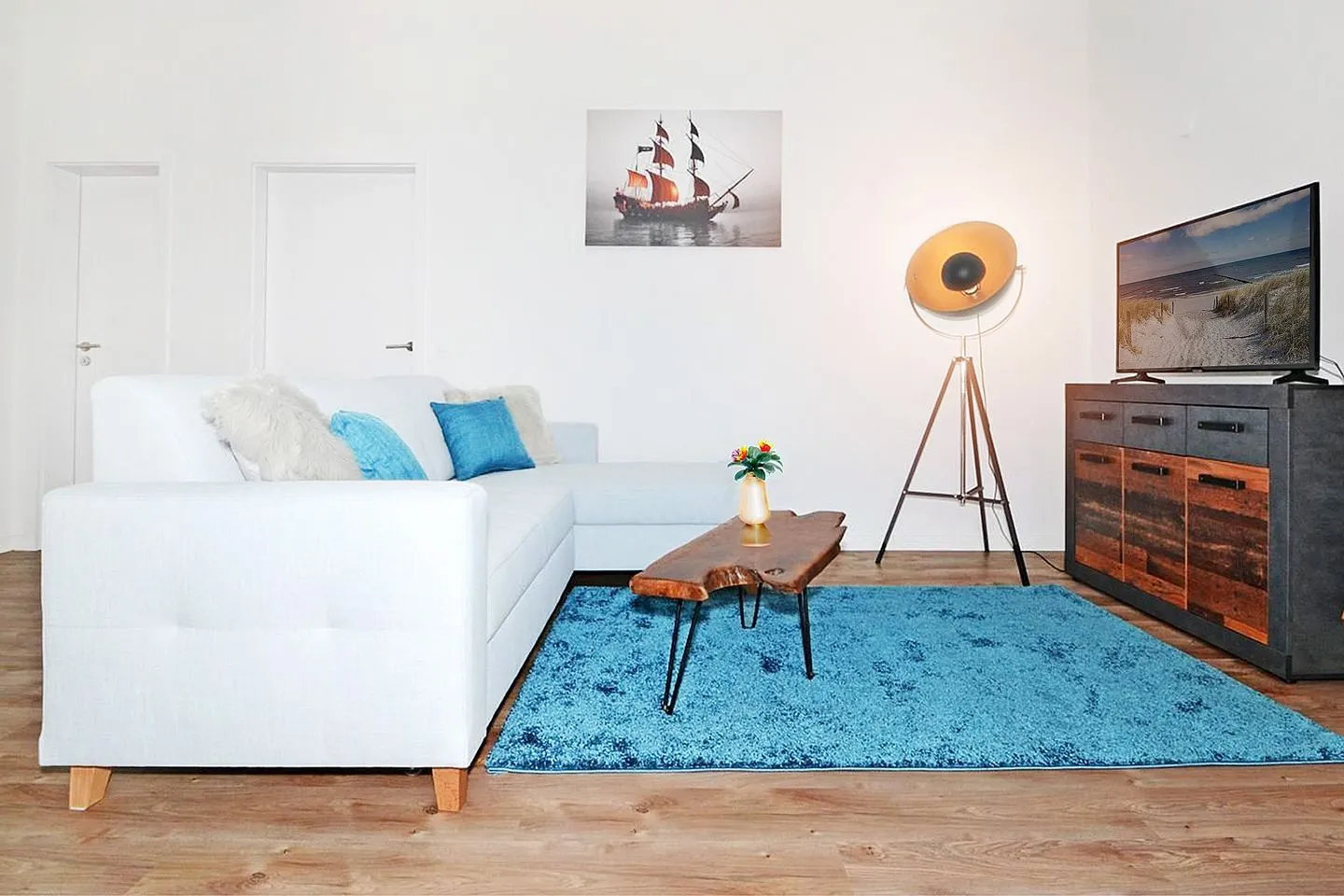 Haus Usedom Fewo MeeresBucht Ostseebad Koserow - Wohnbereich mit Couch und TV