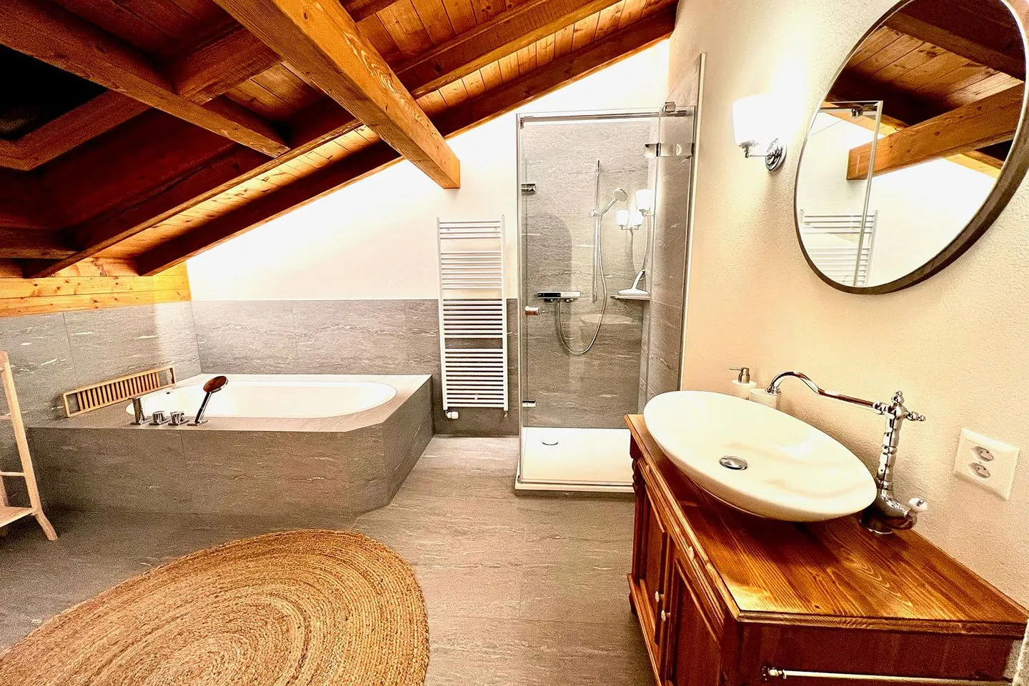 Apartment zum Leist Arvenbüel - Das moderne Badezimmer