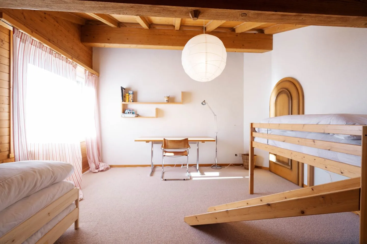 Apartment zum Leist Arvenbüel - Im Kinderzimmer hat es genug Platz zum spielen