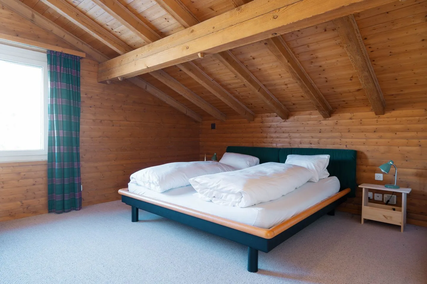 Apartment zum Leist Arvenbüel - Im zweiten Zimmer befindet sich ein bequemes Doppelbett
