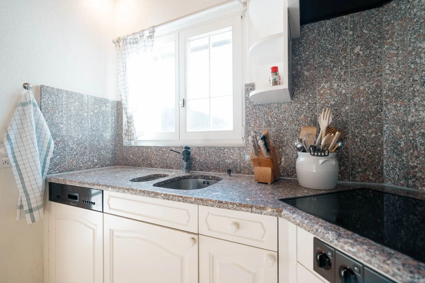 Apartment zum Leist Arvenbüel - Die Küche verfügt eine Spülmaschine