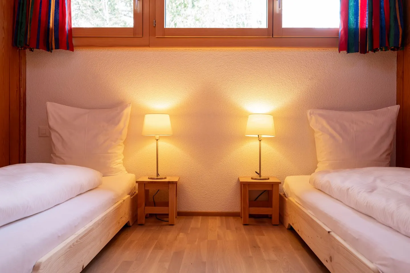 Ferienhaus Casa Chapf Arvenbüel - Bedroom with two single beds on the upper floor