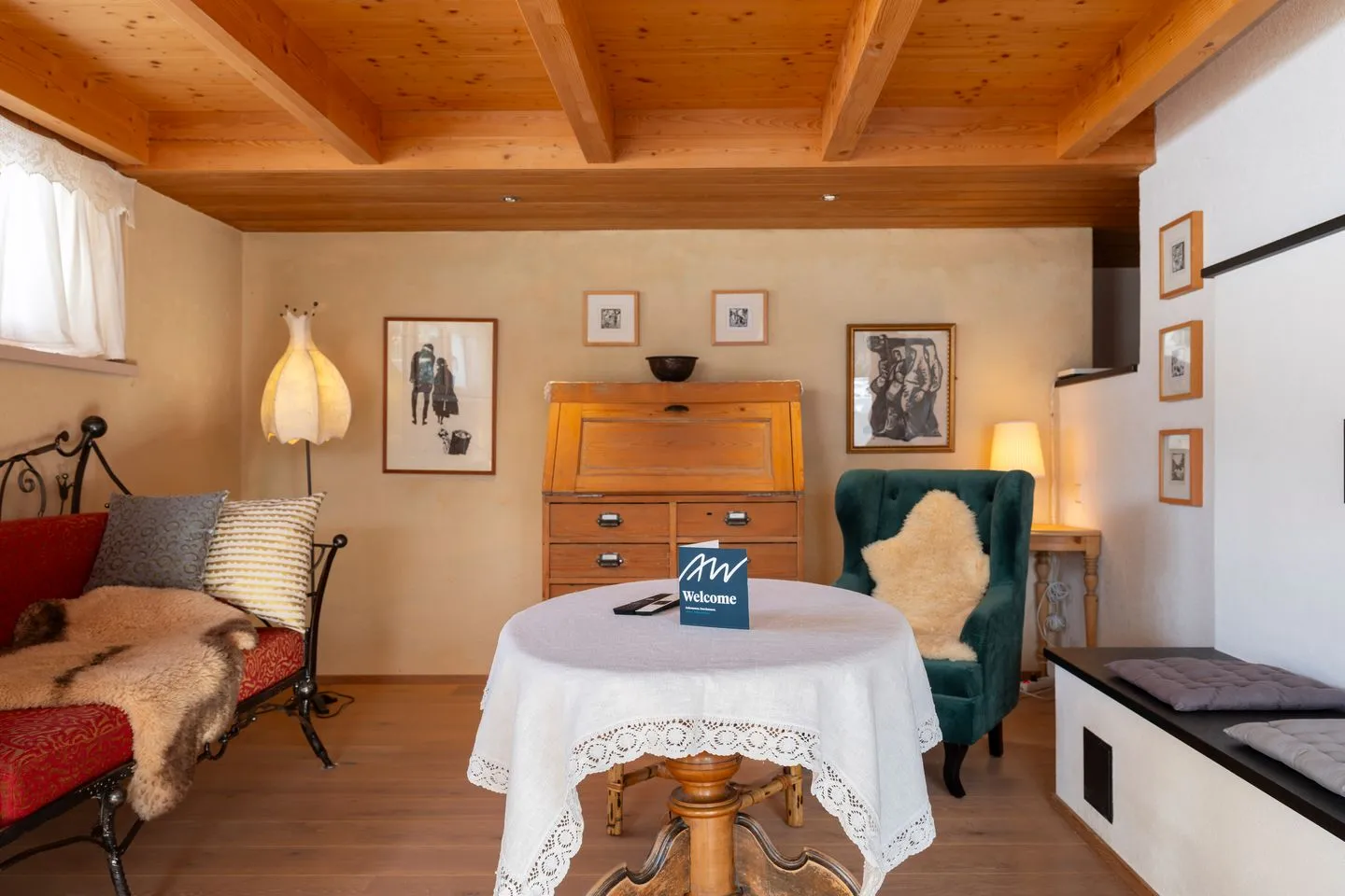 Ferienhaus Casa Chapf Arvenbüel - Cozy living room with sofa, armchair and small table