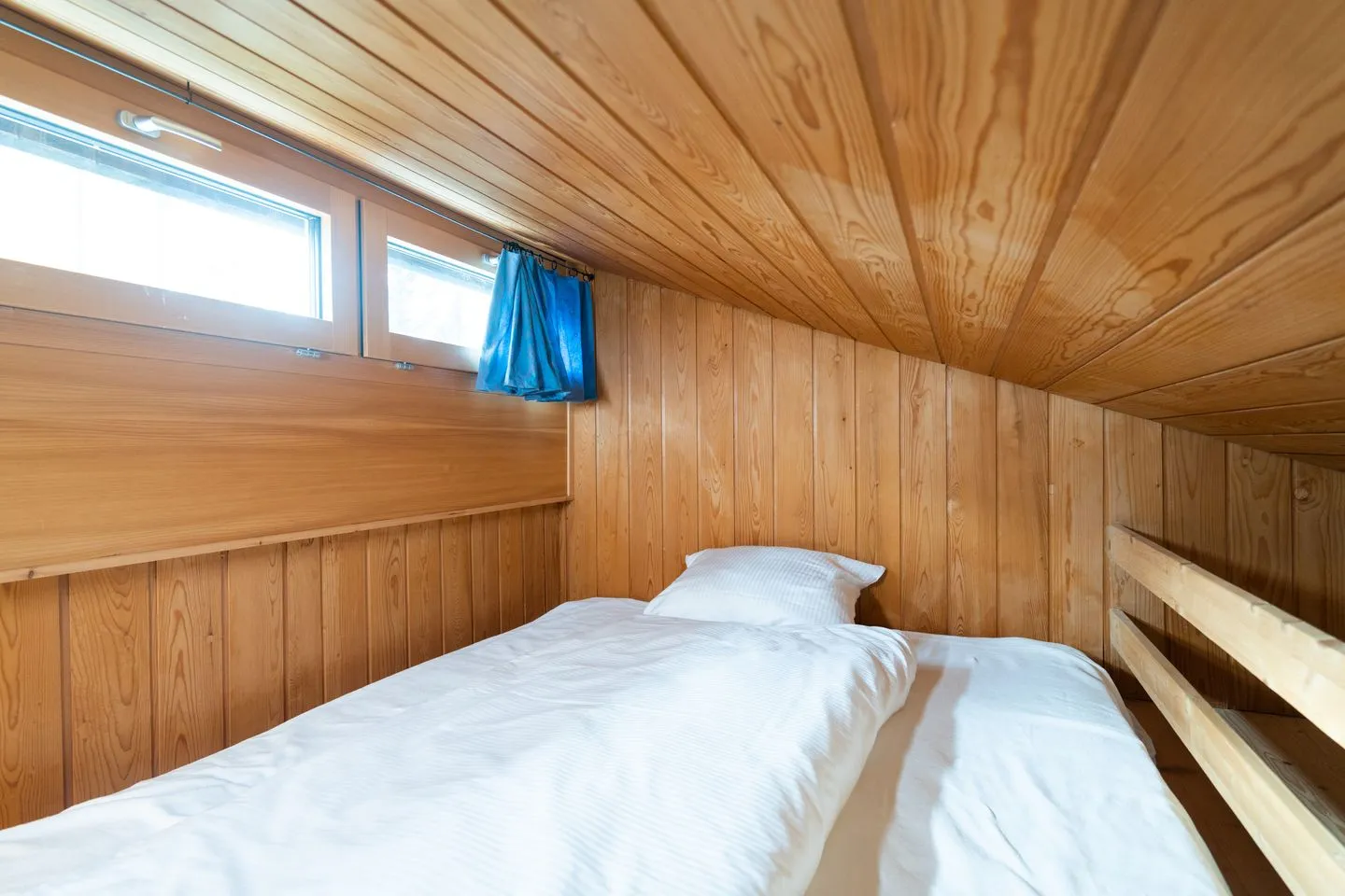 Ferienhaus Casa Chapf Arvenbüel - Sleeping accommodation above the room with the single bed on the open gallery