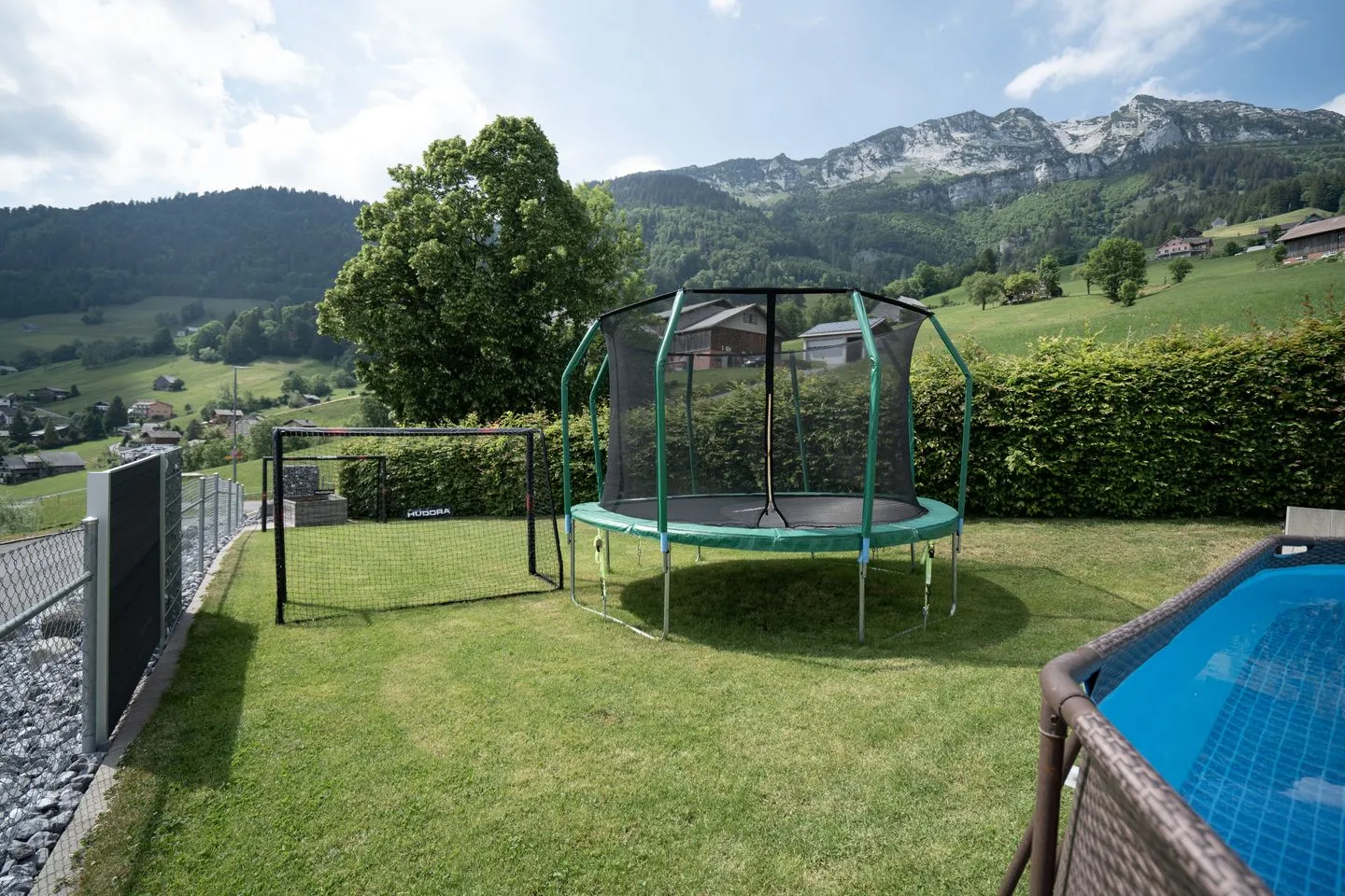 Haus Gmür - Zimmer im Erdgeschoss Amden - Trampoline in the garden