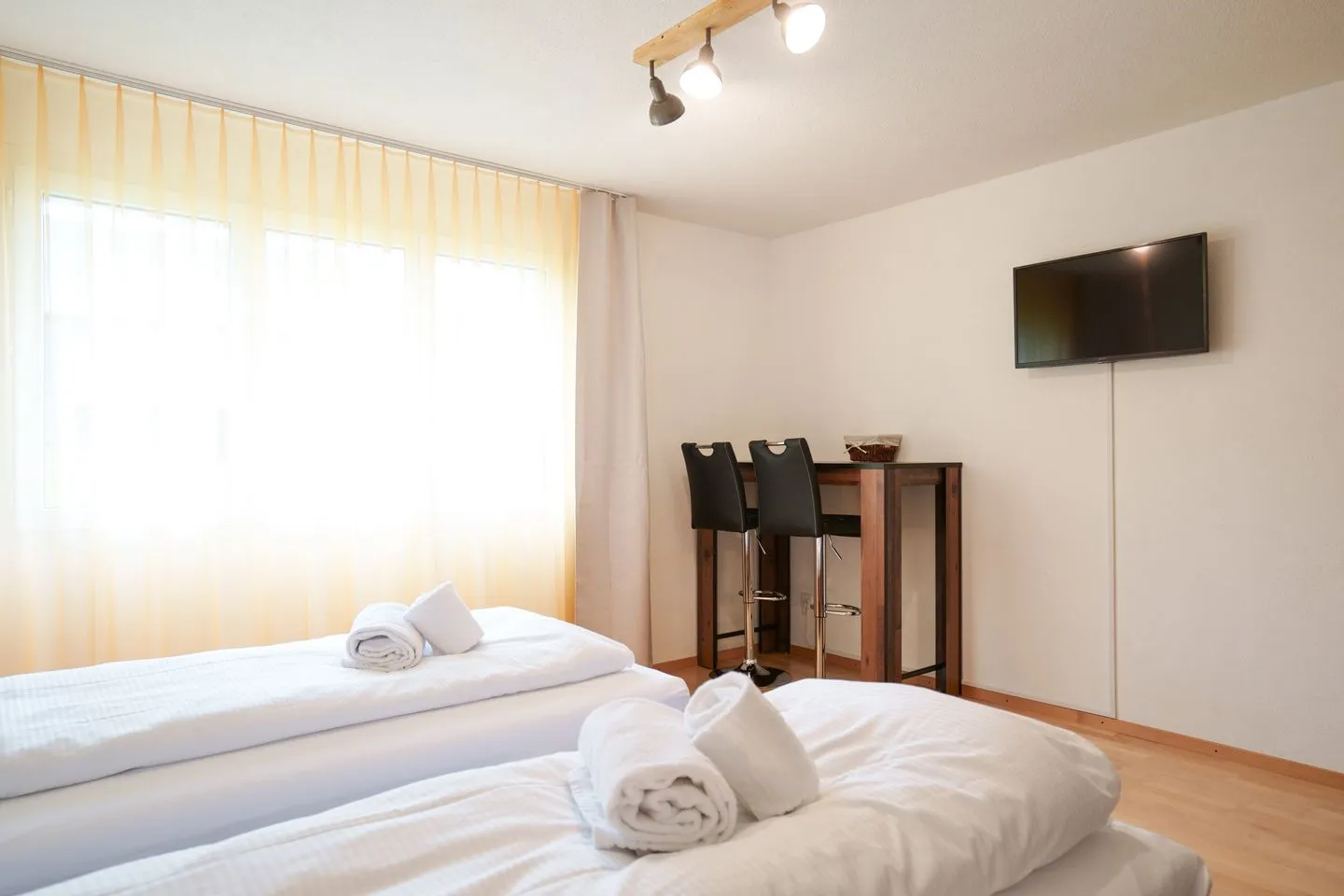 Haus Gmür - Zimmer im Obergeschoss Amden - Im Zimmer ist ein TV vorhanden