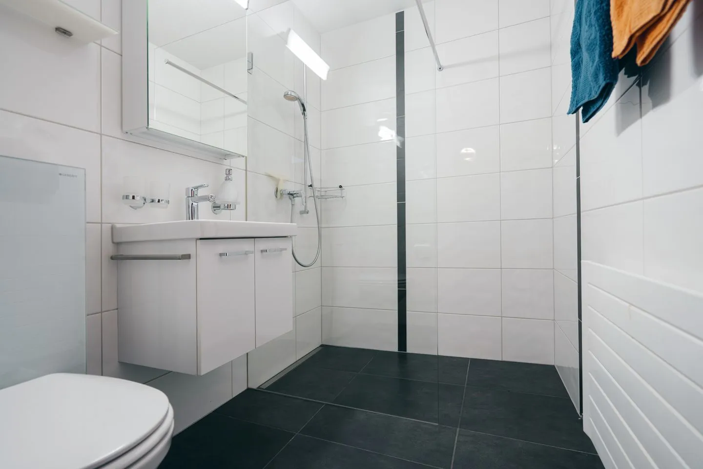 Apartment Im Lehni Amden - Floor-level shower
