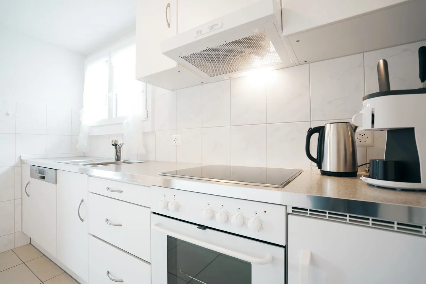 Chalet Biodola Amden - Küche mit viel Arbeitsfläche