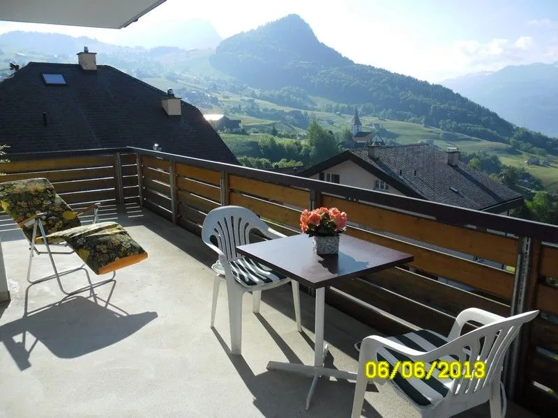 Apartment Aeschen Mirador Amden - Balcony with seating area