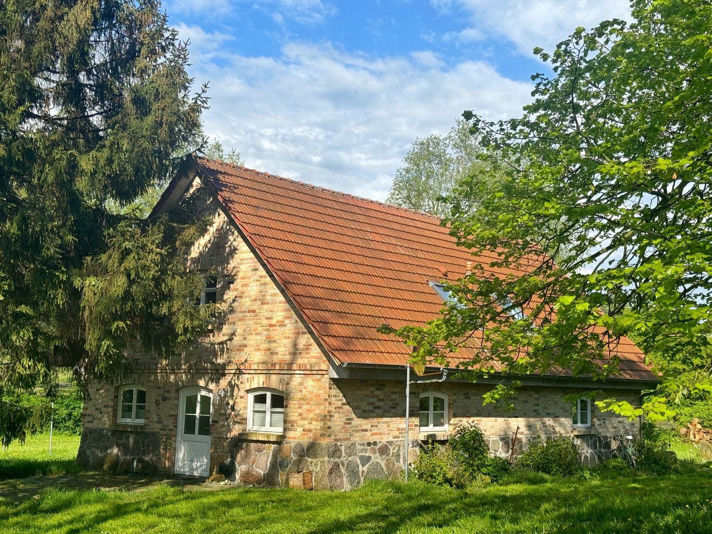 Das idyllische Backsteinhaus mit der Ferienwohnung Alwine