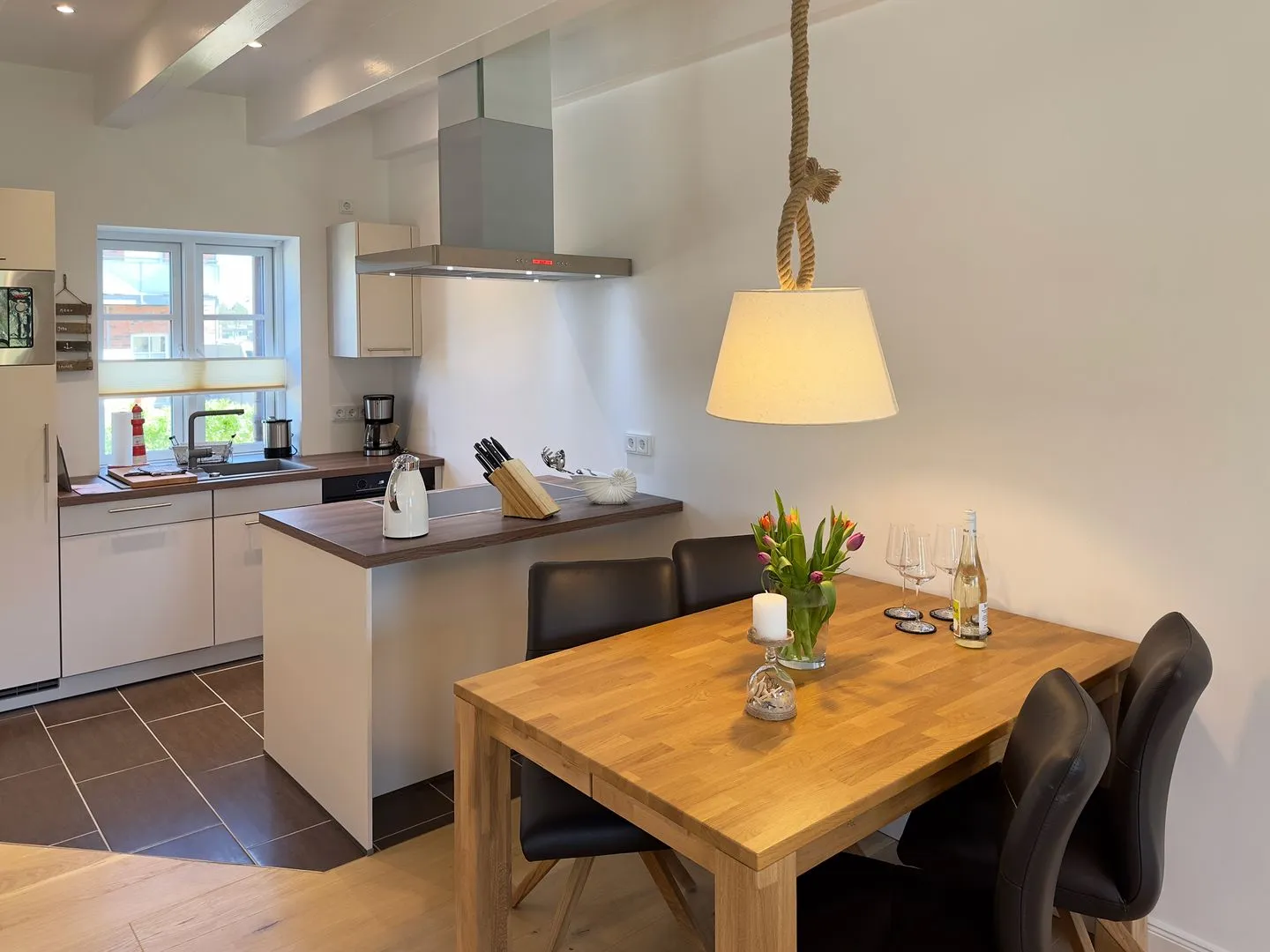 Haus Dünenperle Ferienwohnung "Wanderdüne" Wittdün auf Amrum - Küche / Küchenzeile