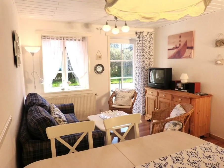Hüs Sanskiin Ferienwohnung *Fiiwfut* Süddorf auf Amrum - Essplatz und Wohnzimmer in der Ferienwohnung Fiiwfut in Süddorf auf Amrum