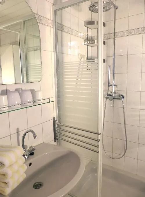 Hüs Sanskiin Ferienwohnung *Fiiwfut* Süddorf auf Amrum - Badezimmer in der Ferienwohnung Fiiwfut in Süddorf auf Amrum