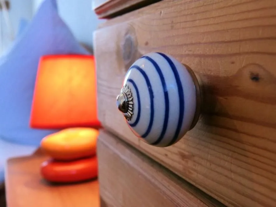 Hüs Sanskiin Ferienwohnung *Hopelfask* Süddorf auf Amrum - Kommodengriff in der Ferienwohnung Hopelfask in Süddorf auf Amrum