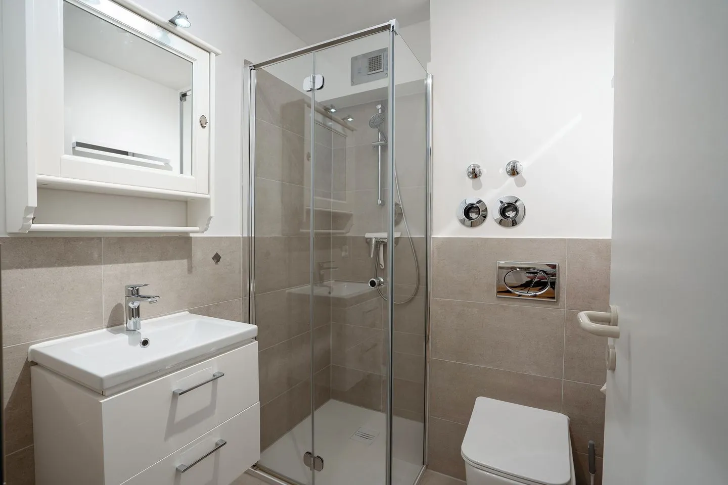(STR123k) Ferienwohnung "Kajüte13" Niendorf - Badezimmer