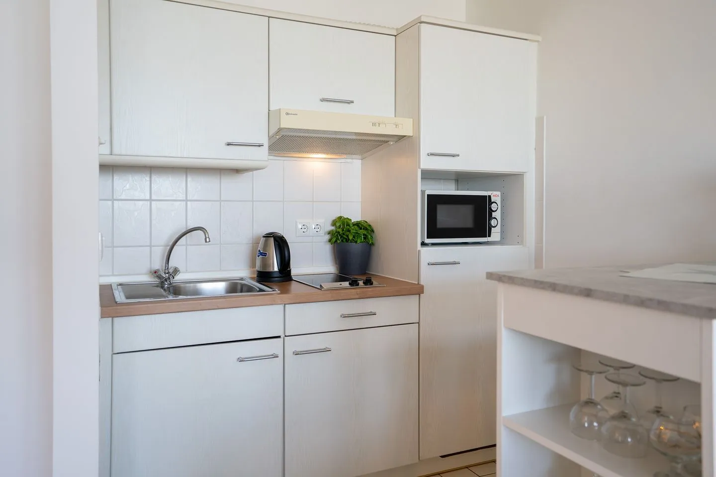 (STR123k) Ferienwohnung "Kajüte13" Niendorf - Küche / Küchenzeile