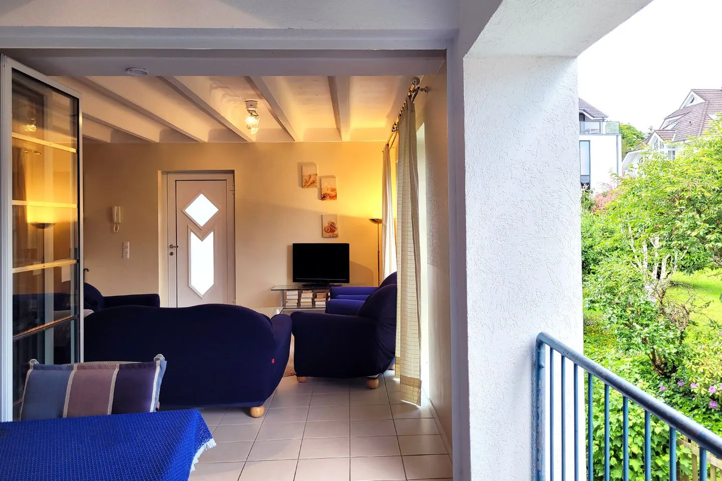 Charmante Ferienwohnung mit Terrasse - nur 50m zum Strand mit eigenem Parkplatz und Fahrradunterstellmöglichkeit Sierksdorf - Terrasse mit Gartenblick