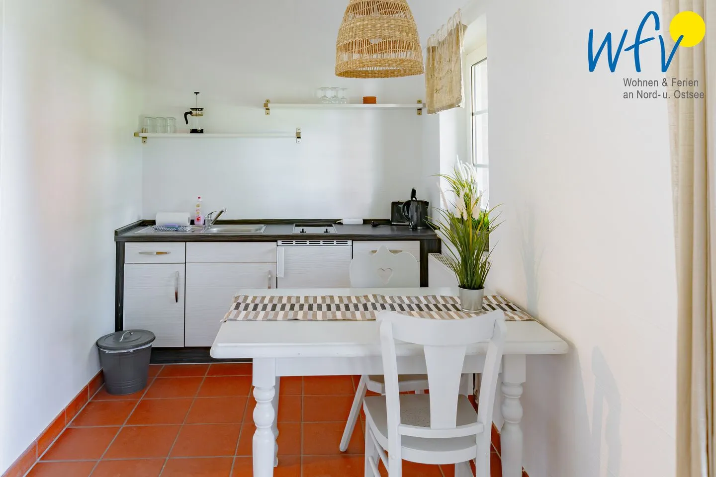 Ferienhaus am Gutspark Dranske Ferienwohnung Weißdorn Rügen - Dranske - Küche / Küchenzeile