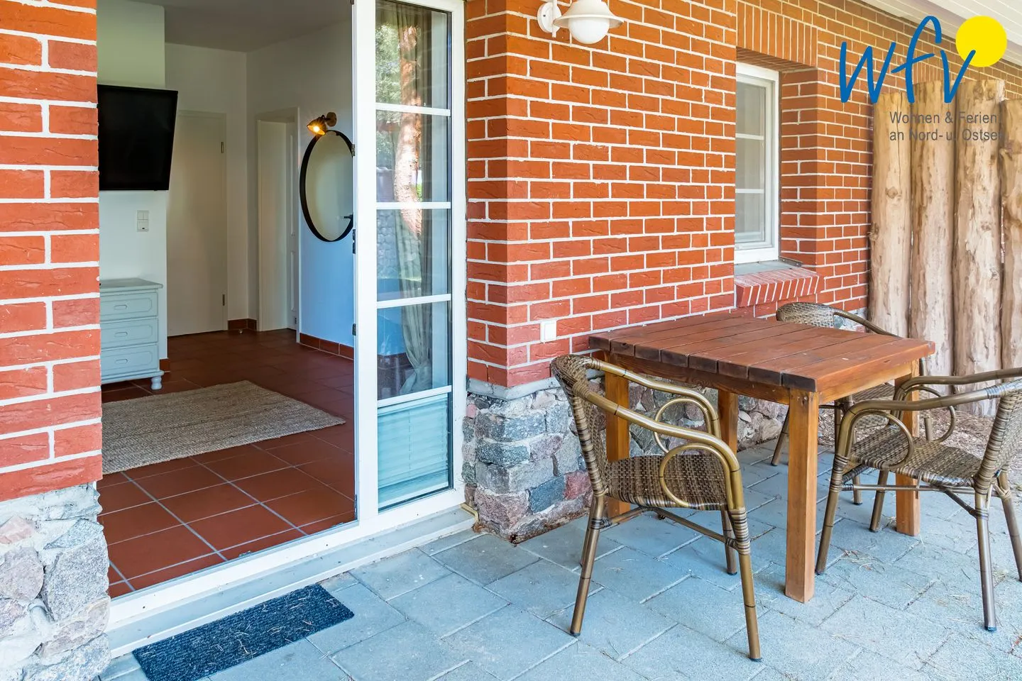 Ferienhaus am Gutspark Dranske Ferienwohnung Weißdorn Rügen - Dranske - Terrasse