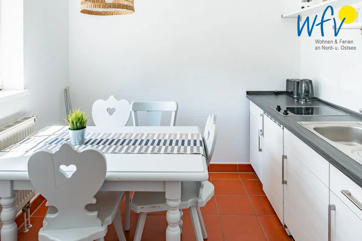 Ferienhaus am Gutspark Dranske Ferienwohnung Strandflieder Rügen - Dranske - Küche / Küchenzeile