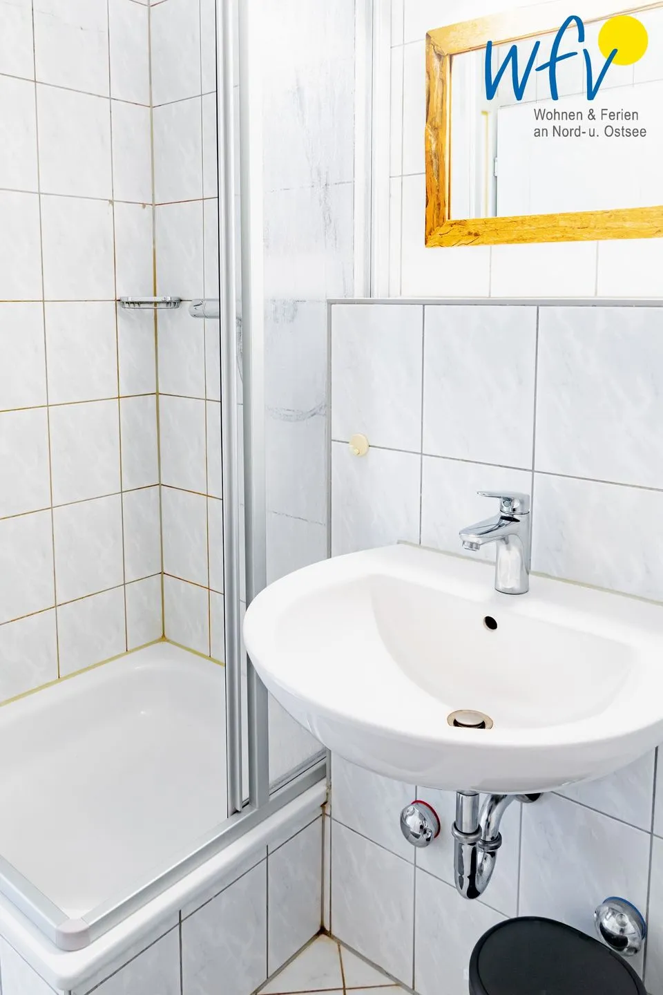 Ferienhaus am Gutspark Dranske Ferienwohnung Strandflieder Rügen - Dranske - Badezimmer