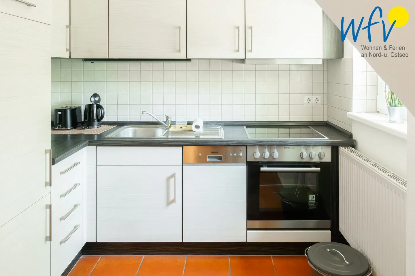 Ferienhaus am Gutspark Dranske Ferienwohnung Seegras Rügen - Dranske - Küche / Küchenzeile