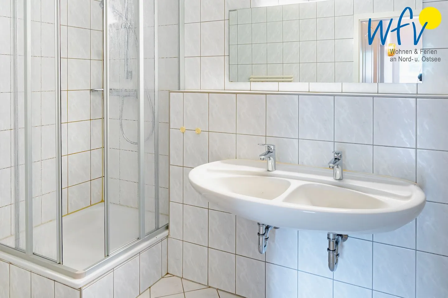 Ferienhaus am Gutspark Dranske Ferienwohnung Seegras Rügen - Dranske - Badezimmer